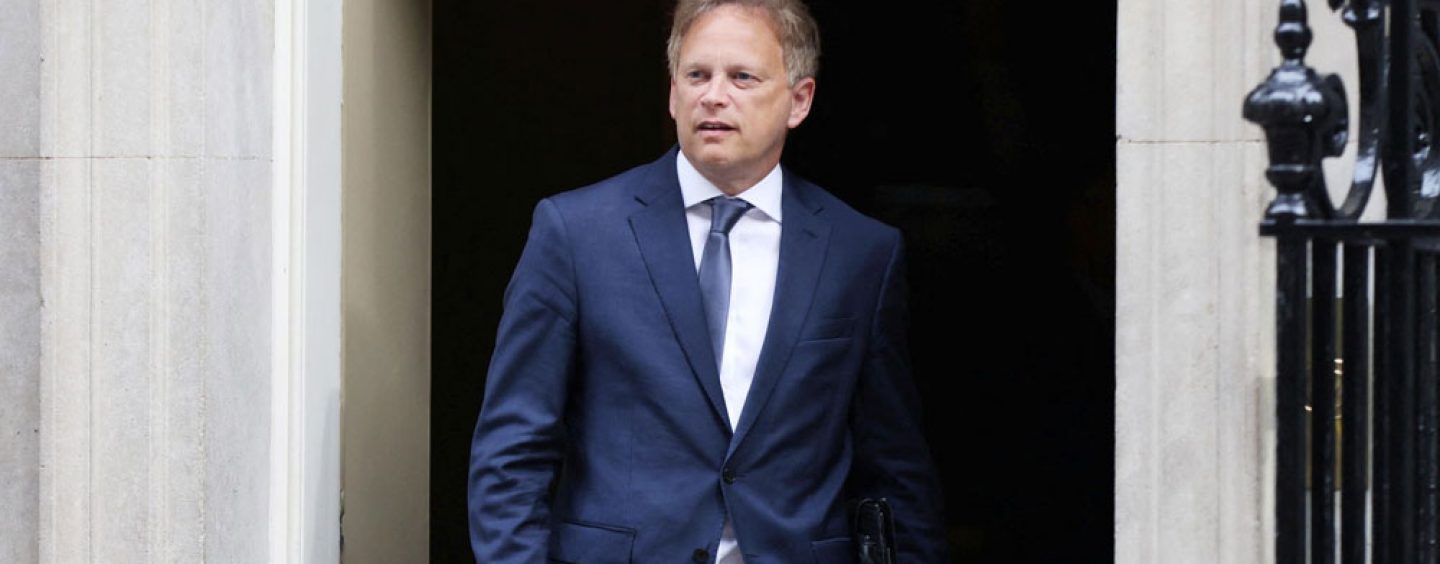 Russia Allegedly Jams Signals on UK Aircraft Carrying Defense Minister Grant Shapps